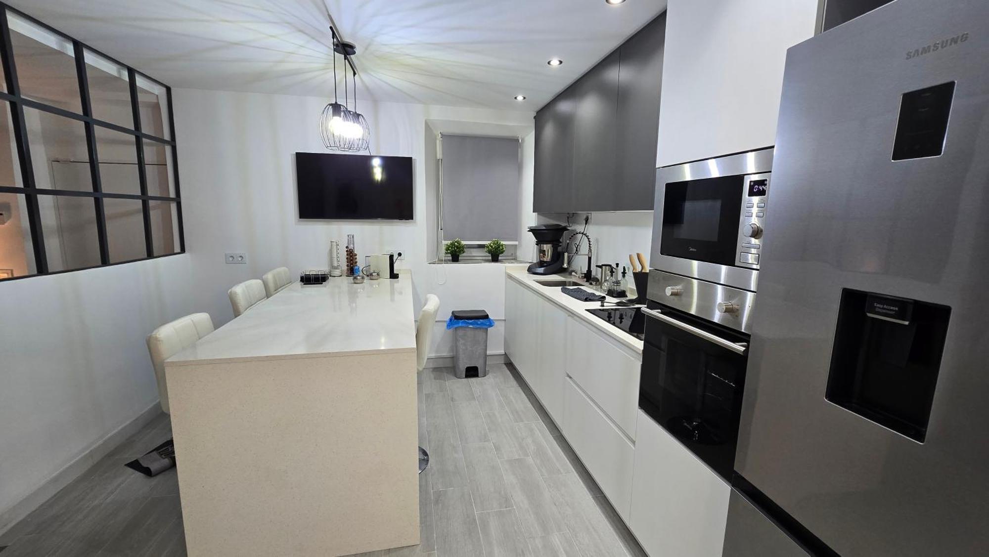 Biclahome Casa De Lujo De 2 Plantas Con Garage *
